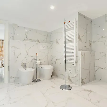 Luxury&charme Historical Center בית הארחה 4*